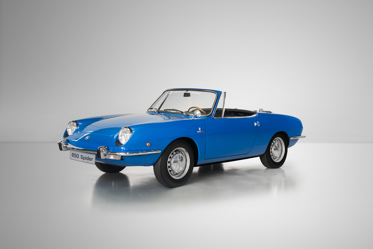 SEAT-celebrates-50th-anniversary-of-1430-and-850-Spider-at-the-T
