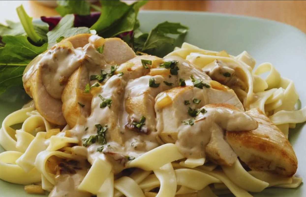 Cómo hacer pasta cremosa con pollo para la hora de la comida