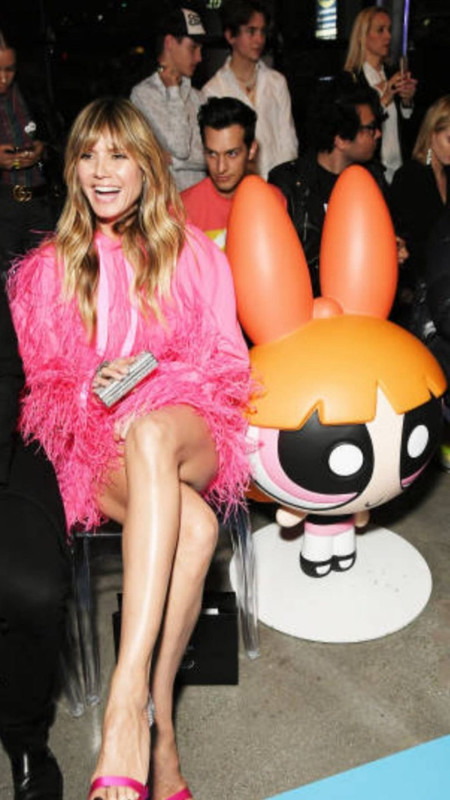 Heidi-Klum-Sexy-Legs-Cool-com-5-1024x1820-1