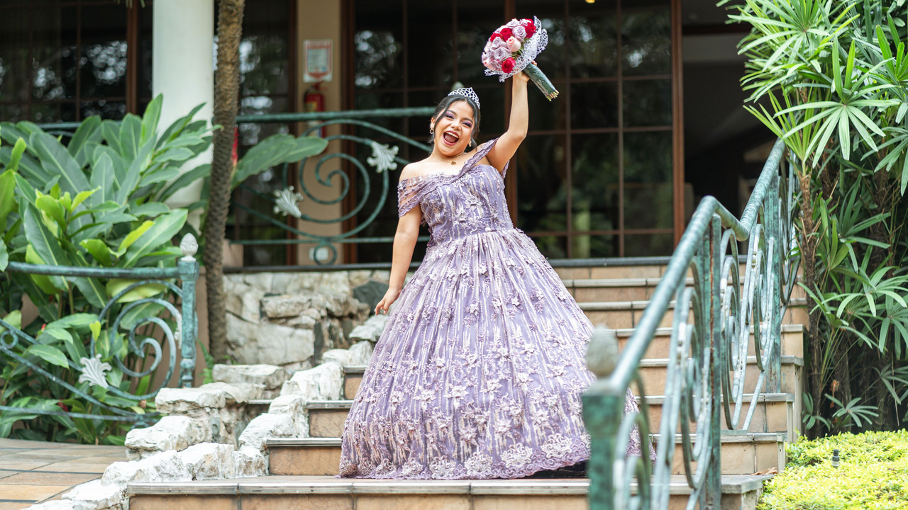 Detalle artístico de decoración de quinceaños