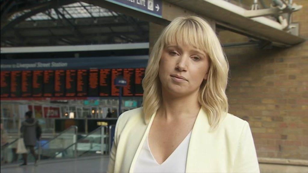 BBC London News_20210816_18301900.ts_snapshot_09.40.334