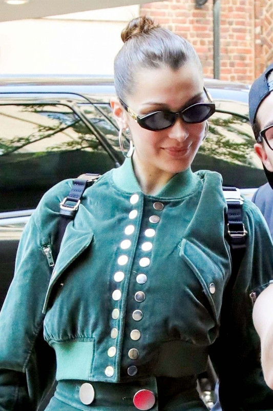 bella-hadid-arrives-to-carlyle-hotel-in-new-york-05-07-2018-10