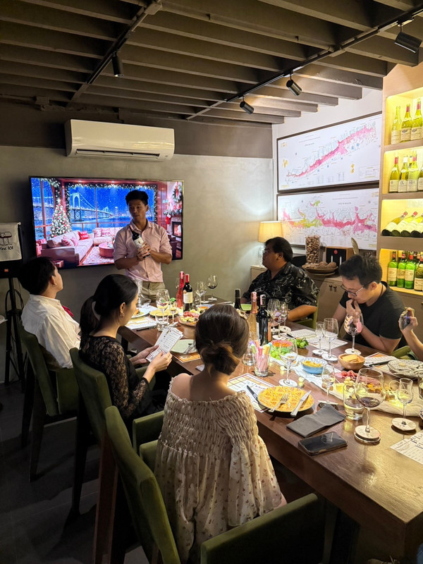 https://i.postimg.cc/8CMfYXF4/LINE-ALBUM-2024-Wine1-O1-Workshop-13-Terrior-Expression-250120-5.jpg