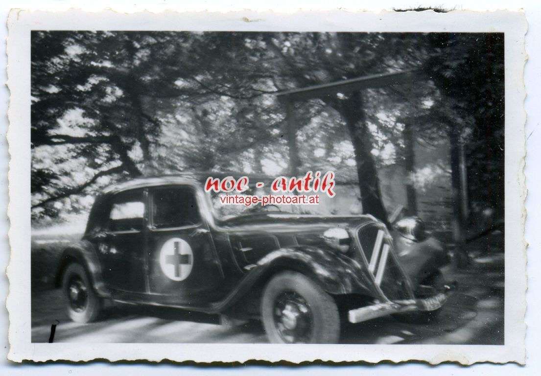 Foto La Rochelle Beute PKW Citroen Sanitätswagen