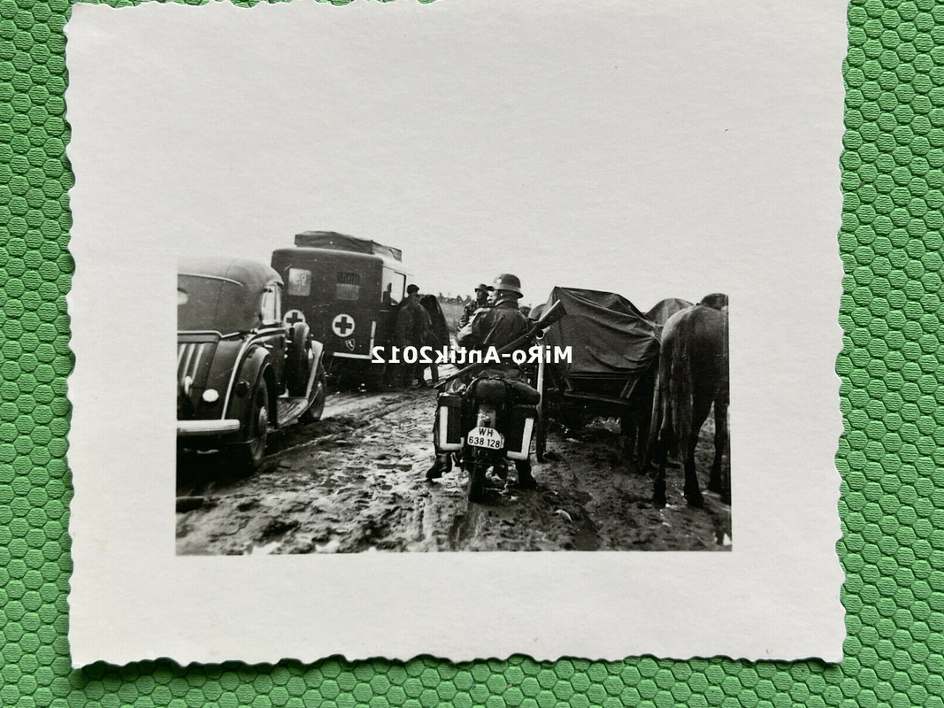 Foto, Wk2, Sanka, Krad und Pkw auf Schlammstraße