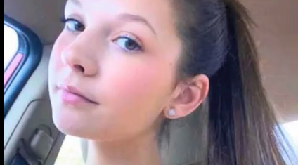 A Beautiful Girl Is Showing Her Boobs.