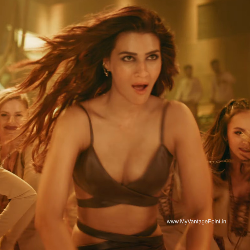 lovely-kriti-sanon-in-hum-aaye-hai-song-from-ganapath-movie