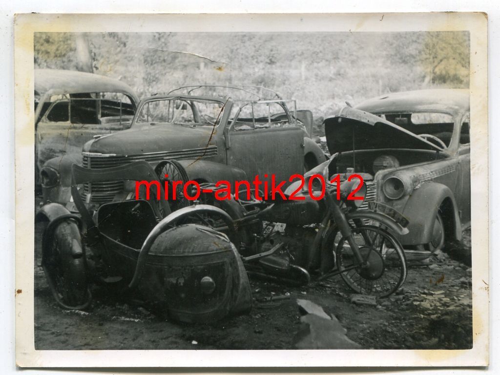 Foto, zerstörte PKW, Krad, Gespann nach dem Kamp