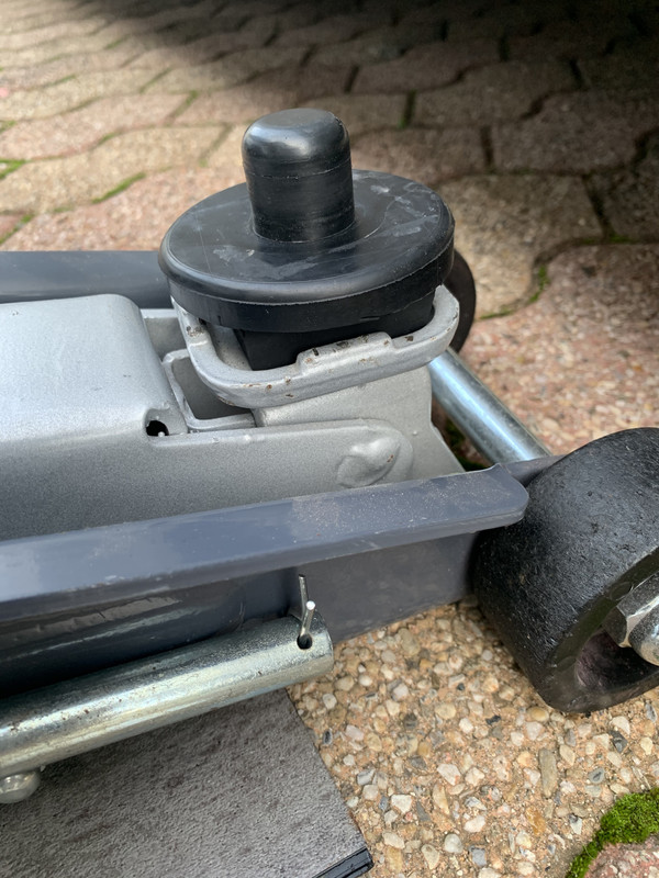 9FAAC7C4-E900-445B-924B-D20CE357A450