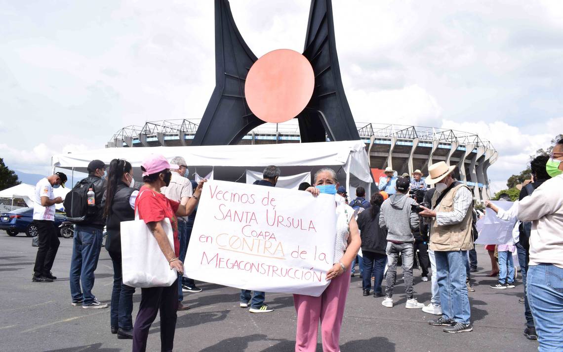 Vecinos protestan afuera del Estadio Azteca por el proyecto de remodelación