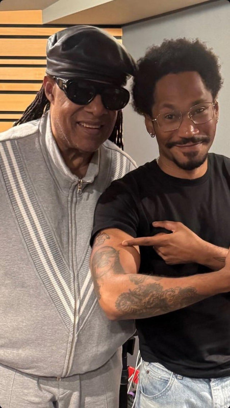 kaytrandra-meets-one-of-his-music-idols-the-great-stevie-v0-zxxmfu346rnf1.jpg