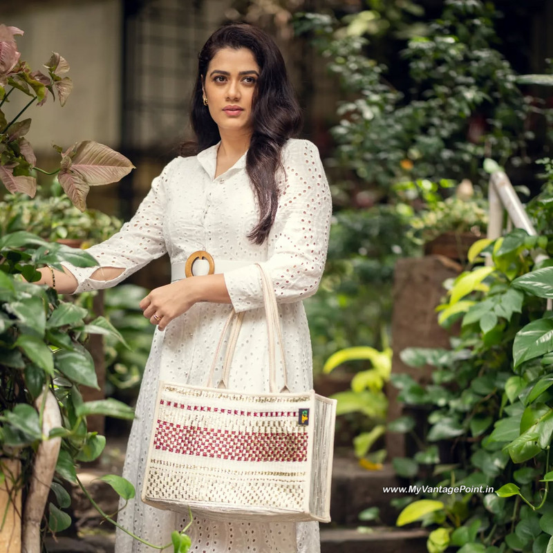 9-Mobile-Wallpaper-Photos-of-Girija-Oak-Godbole-My-Vantage-Point