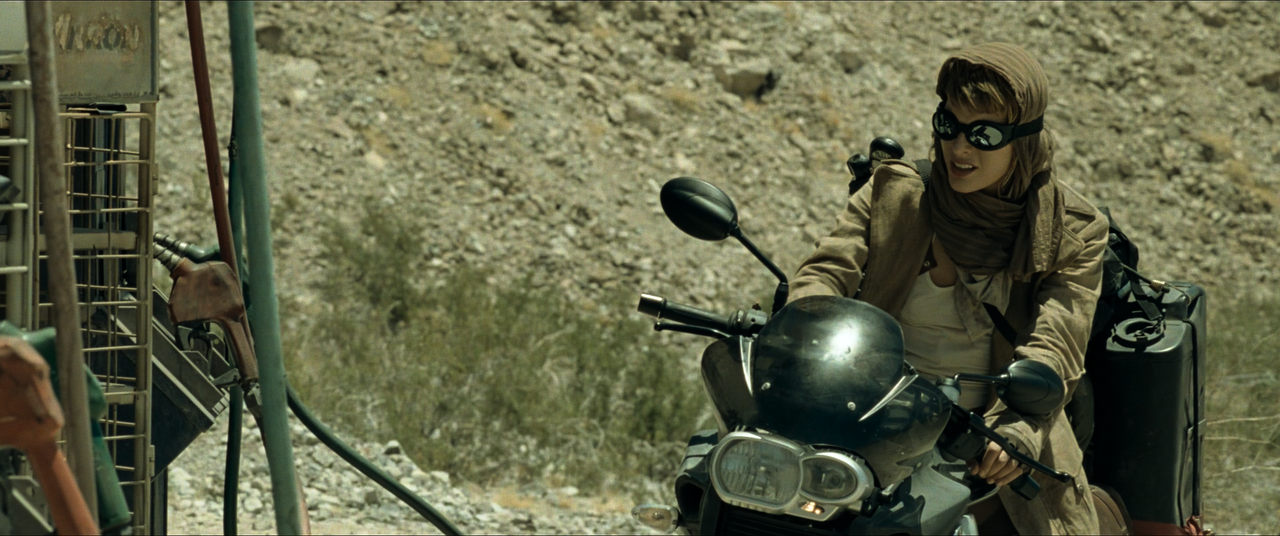 Resident Evil Extinction (2007) (1080p Bluray HDR AV1 Opus) [NeoNyx343] - [00:18:54.592]v1