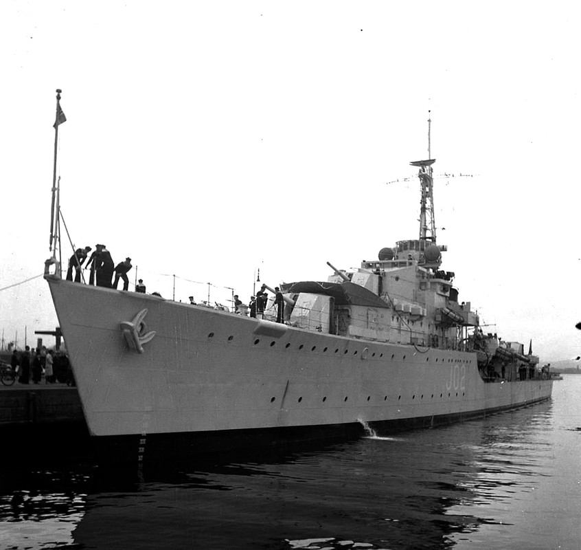 HNoMS Oslo (ex-HMS Crown) 1947