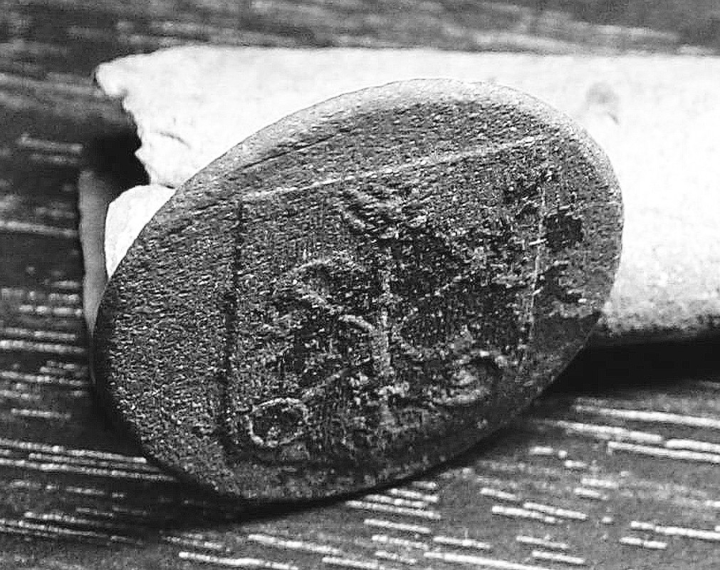 Nappi kyrillisillä tunnistukseen vaakuna etupuol