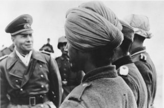 Bundesarchiv-Bild-183-J16796-Rommel-mit-Soldaten.jpg