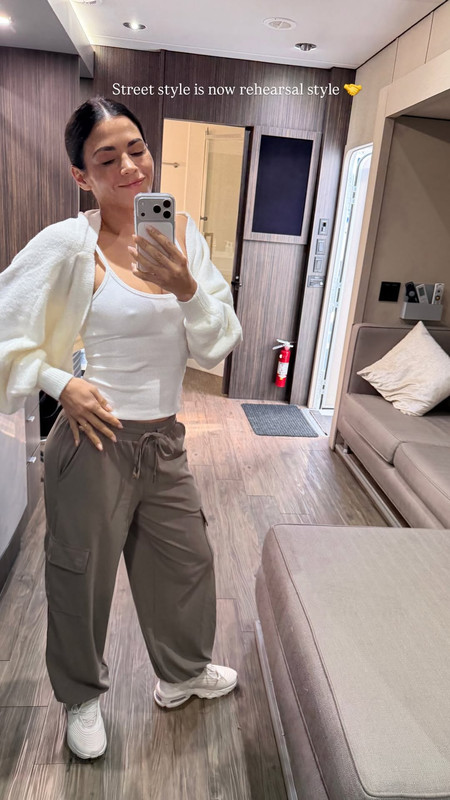 Jenna Dewan White Tank Sweater Pokies Selfie