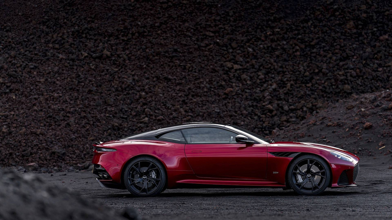 2019 Aston Martin DBS Superleggera (12)