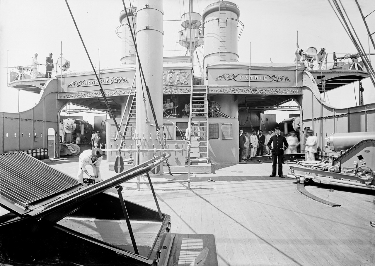 https://i.postimg.cc/8CdcYyhS/Devastejsn-Na-palube-1892.jpg