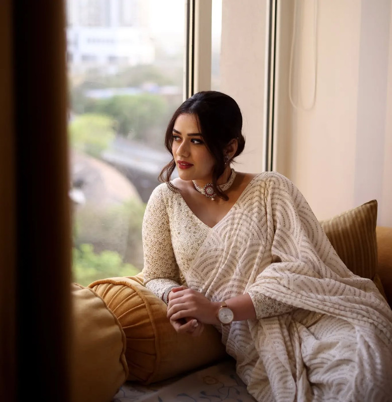 19-Girija-Oak-Godbole-Beautiful-Photos-in-Saree-My-Vantage-Point