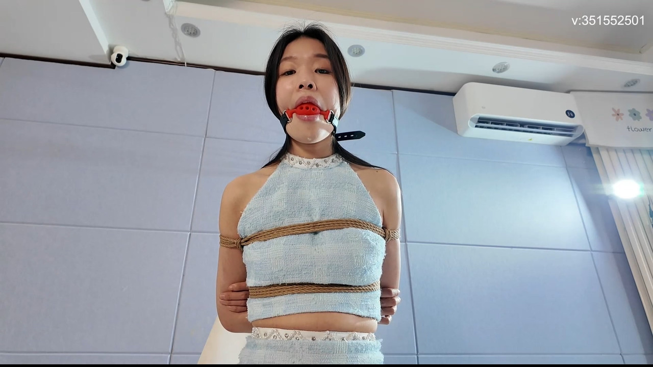 一绳所爱 婧舒被绑在椅子上.mp4_20250401_091824.419
