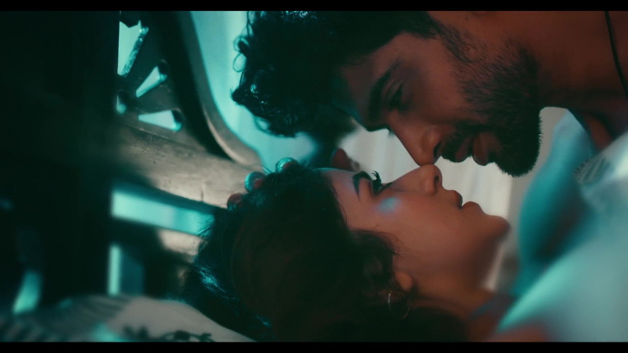 vlcsnap-2025-04-16-23h09m50s159