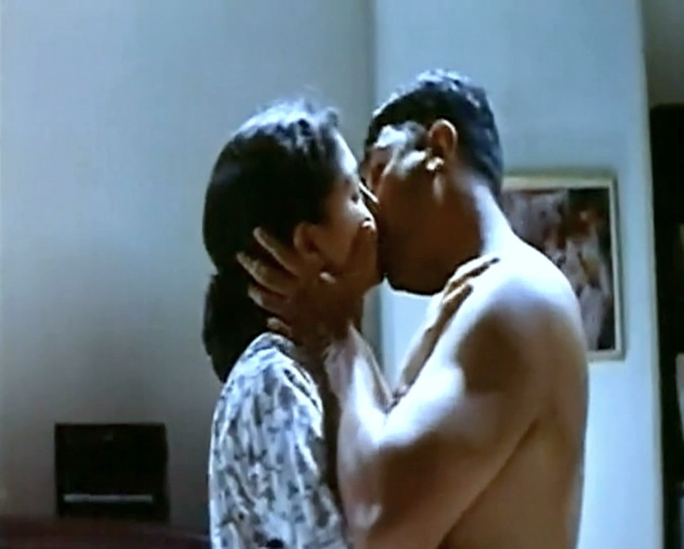 [Image: Gautami-Hot-Cleavage-Navel-Smooch-Molest...01-649.jpg]