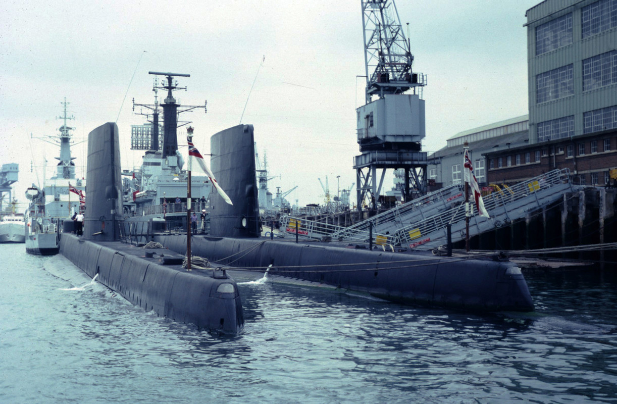 HMS FINWHALE и OPOSSUM