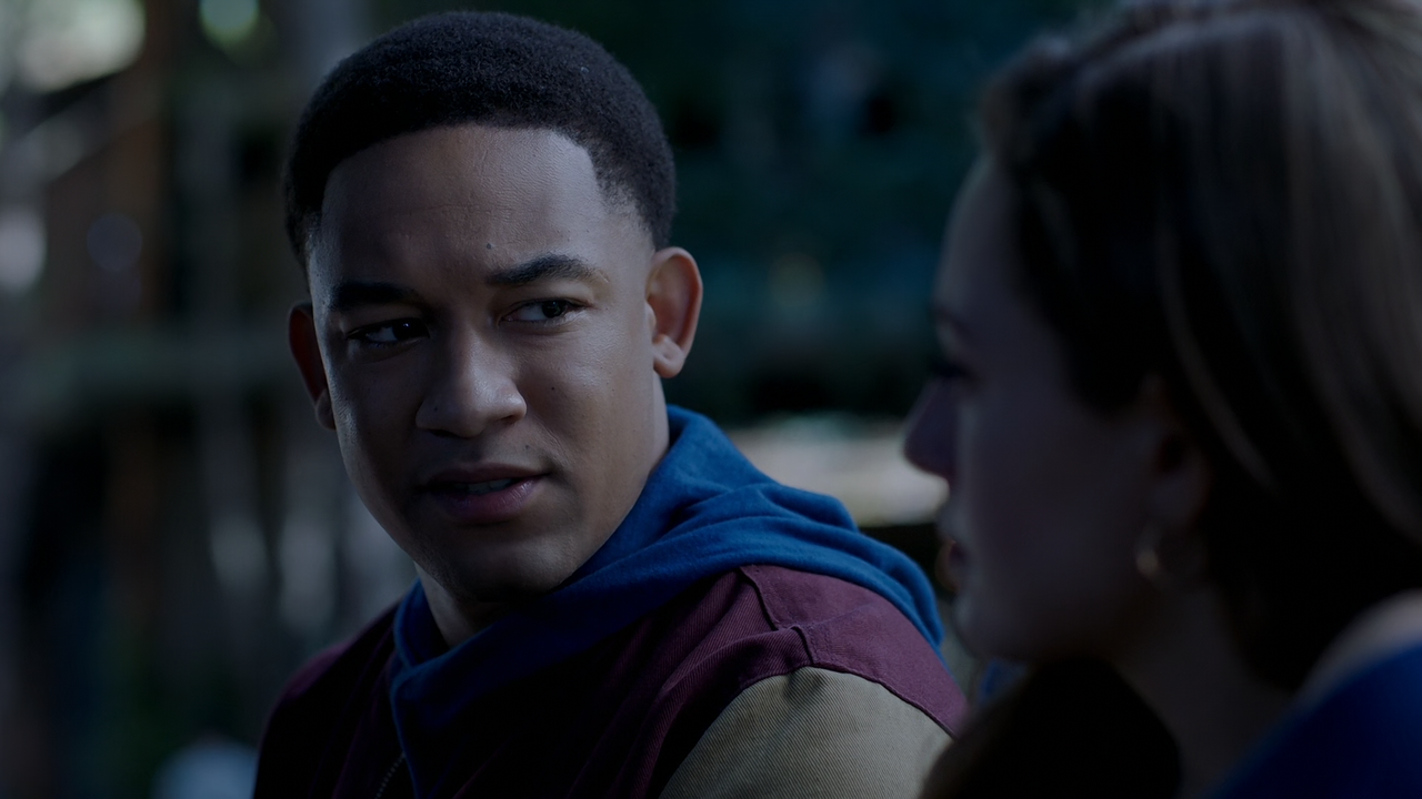 Legacies.S03E02.Goodbyes.Sure.Do.Suck.1080p.10bit.AMZN.WEB-DL.DDP5.1.HEVC-Vyndros.mkv_snapshot_21.29