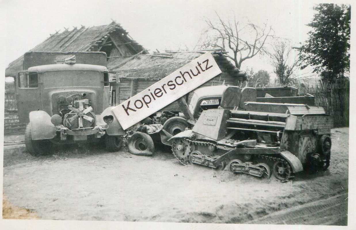 zerstörter russischer Klein Panzer und Fahrzeug