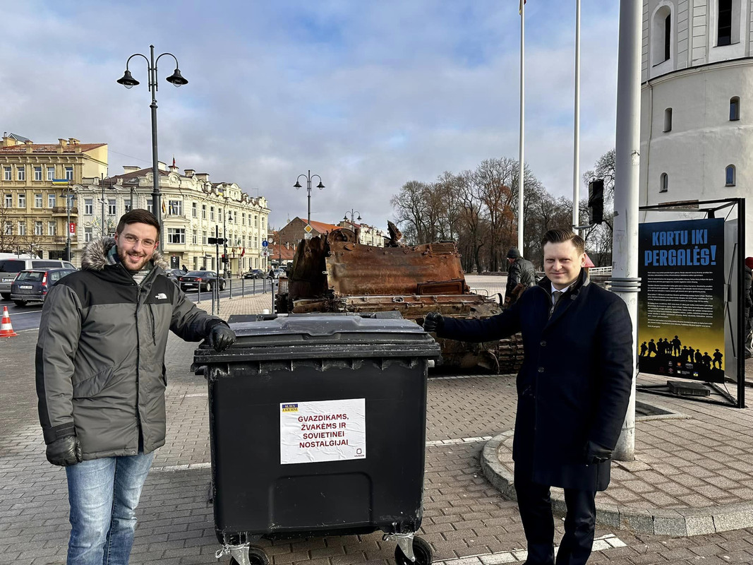 Mankurtas Valdas Bekunskas išžagino Katedros aikštę