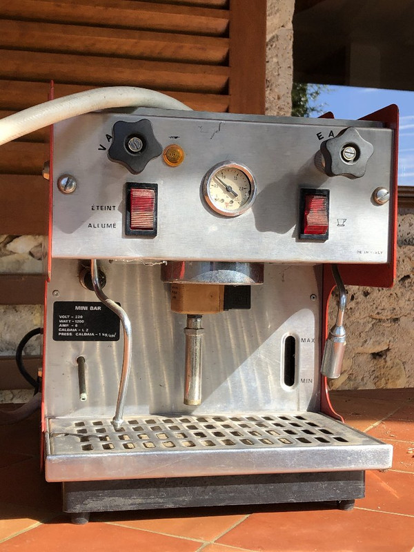 F9F1BE08-FC46-4226-BABC-609E43435839