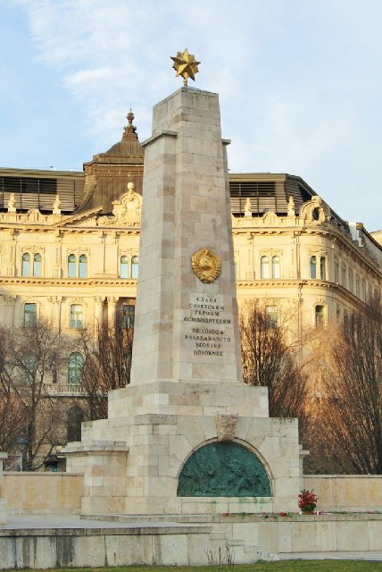 Puente de las Cadenas, Noria, estatuas, Parlamento, Catedral etc - BUDAPEST EN UN FIN DE SEMANA (34)