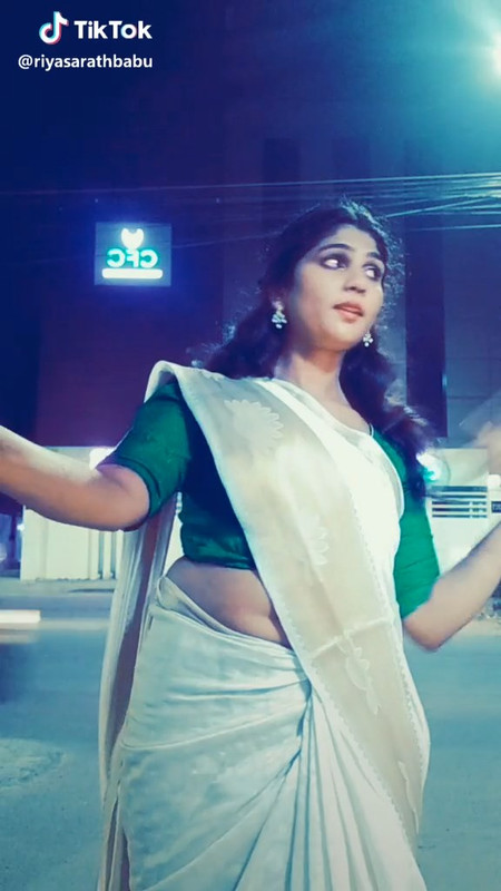 mallu lady sexy navel show.mp4_snapshot_00.00.413