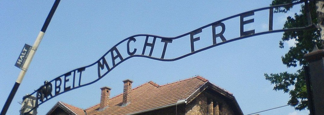 Da li je moguće... 1200px-Auschwitz-entrance