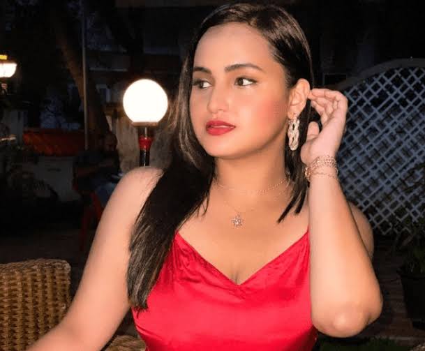 Aliya Naaz New Uncut Video