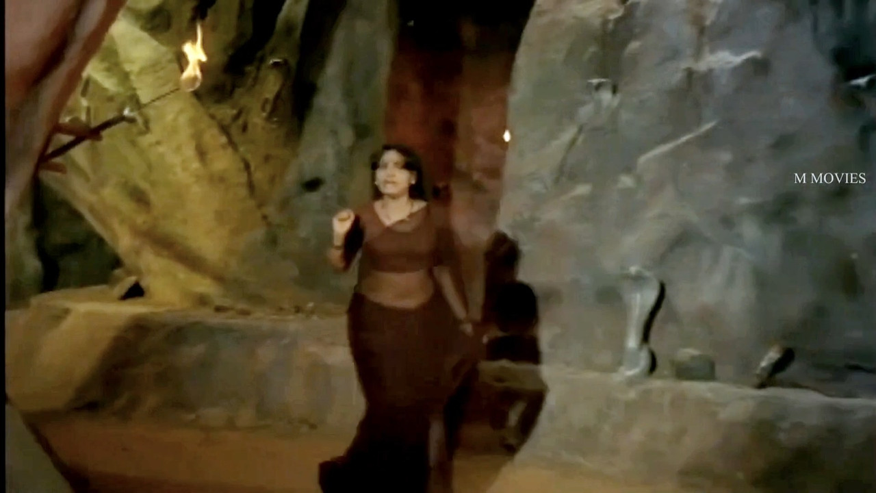 Jayabharathi Sexy Sizzling Deep Navel and boob scenes from Nagamadathu mp4 snapshot 01 14 776