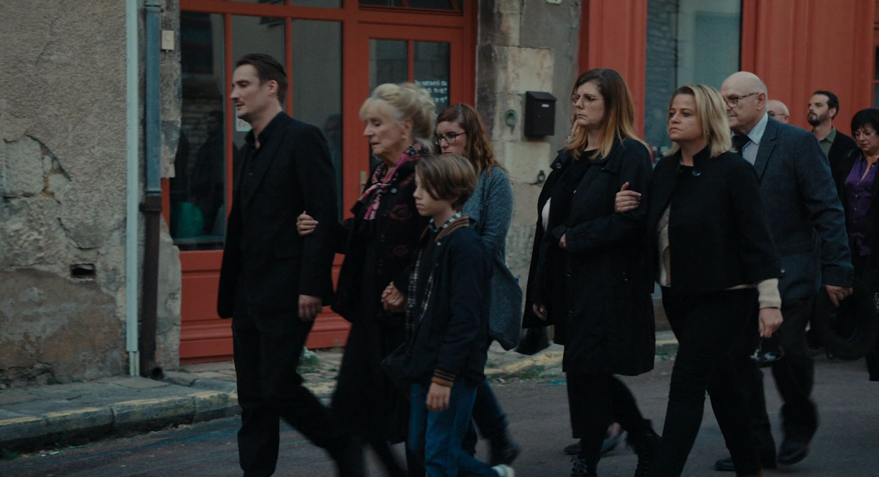 Quand.vient.l'automne.2024.FRENCH.1080p_01_22_48_00_496