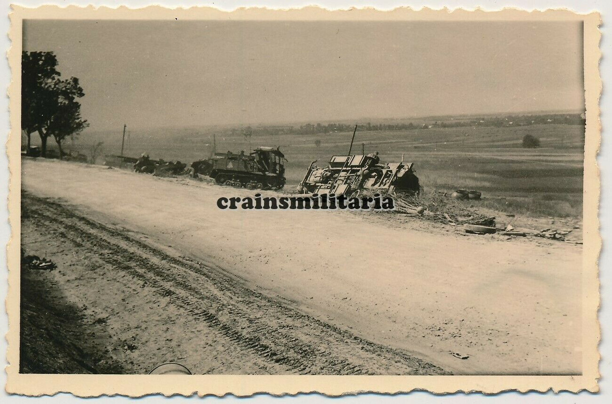 Orig. Foto russische Beute Panzer Schlepper m. Geschütz in Russland 1941
