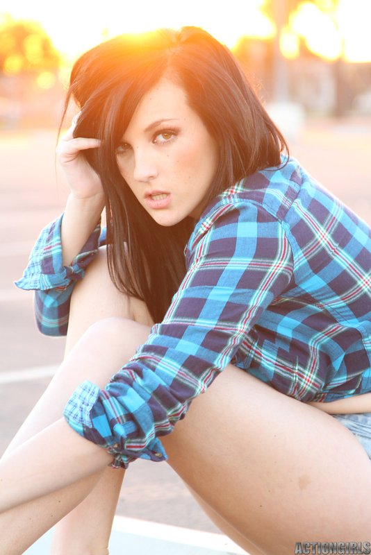 actiongirlskayacar154