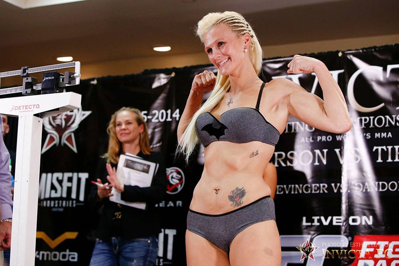 Бивша състезателка на UFC спря с ММА, за да се занимава с порно