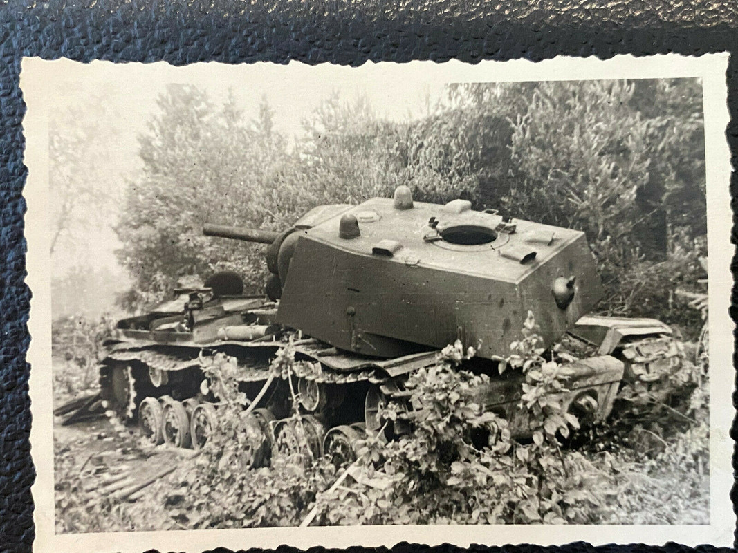 Pz.-Rgt. zerstörter Russischer Panzer2