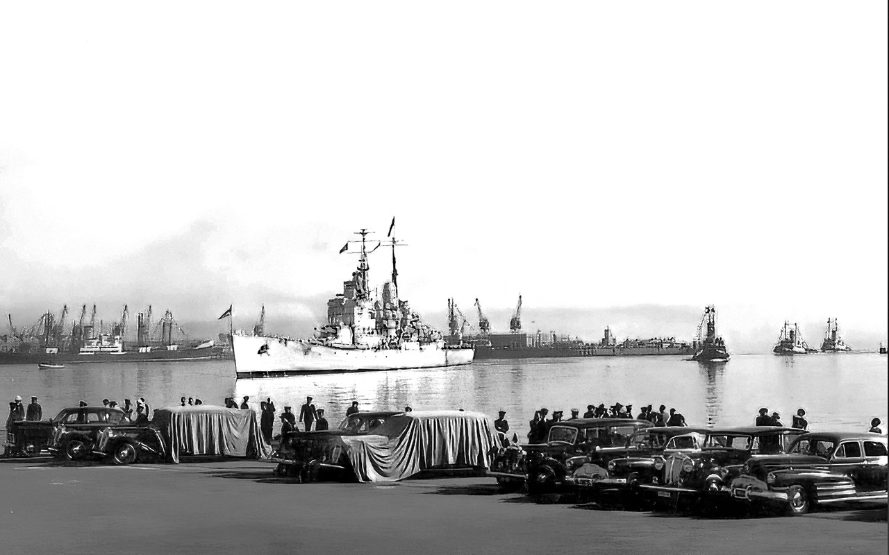 https://i.postimg.cc/8Cx7V721/HMS-Vanguard-(carrying-the-Royal-Family)-to-dock-on-the-17th-February-1947.jpg