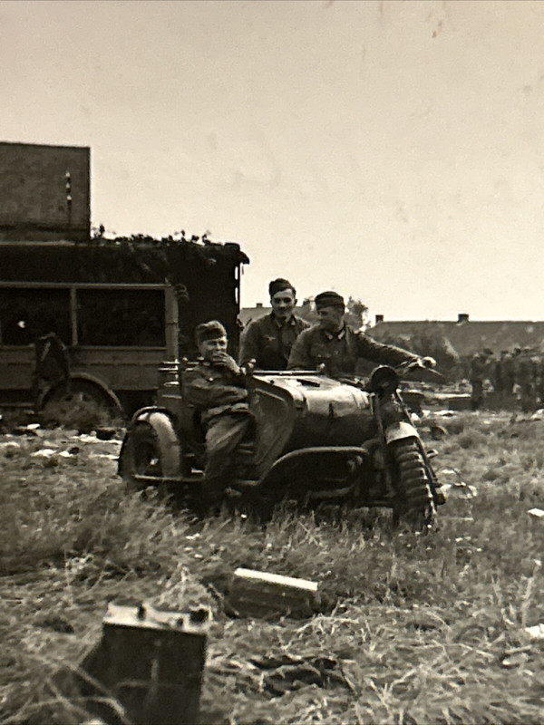 Foto Wk2 Wehrmacht Soldaten Front Fahrzeug Kfz Motorrad Kradmelder Lkw Belgien 1940 (2)