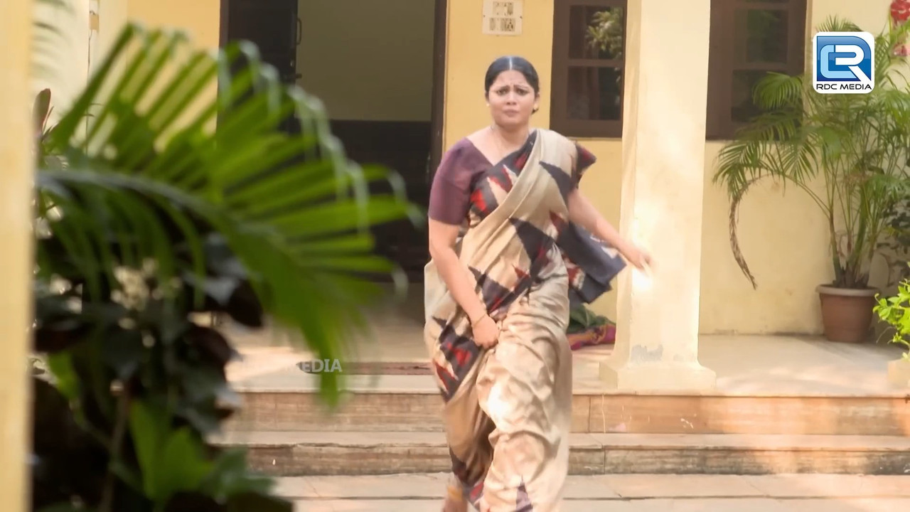 Anuya bagath saree scenes from crime alert.mp4_snapshot_00.03.947