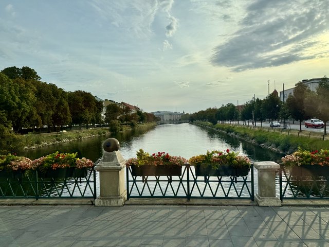 [Linked Image from i.postimg.cc]