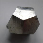 Pyritohedral crystal Pyrite-Vertex-JPG