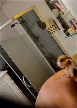 [Image: Voyeur12795082405.jpg]