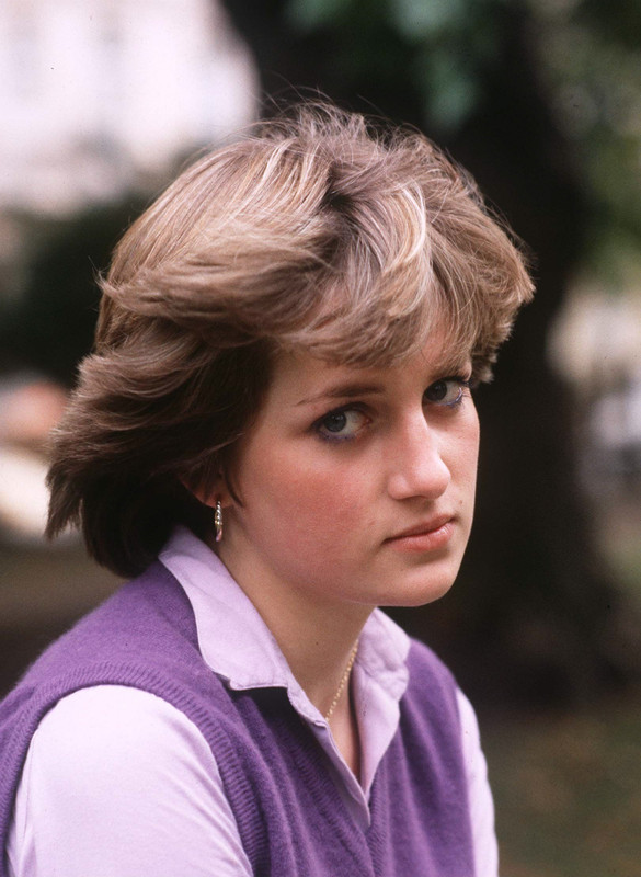 portrait-of-teenager-lady-diana-spencer-looking-pensive-and-news-photo-1602258294.jpg