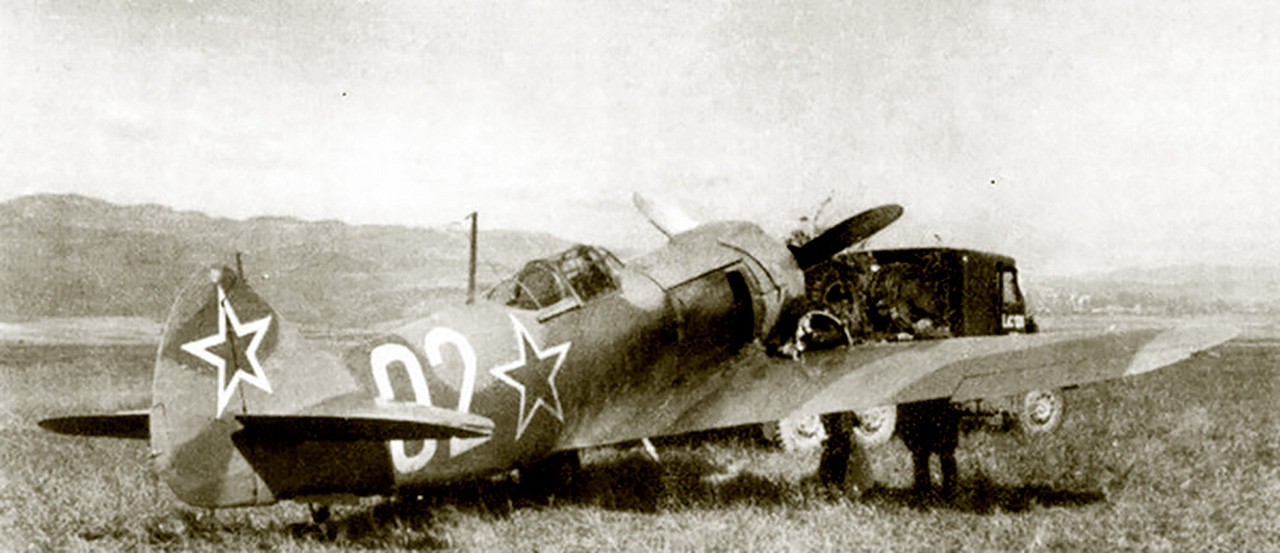 Lavochkin-La-5FN-unknown-unite-White-02-preparing-for-its-next-operation-01